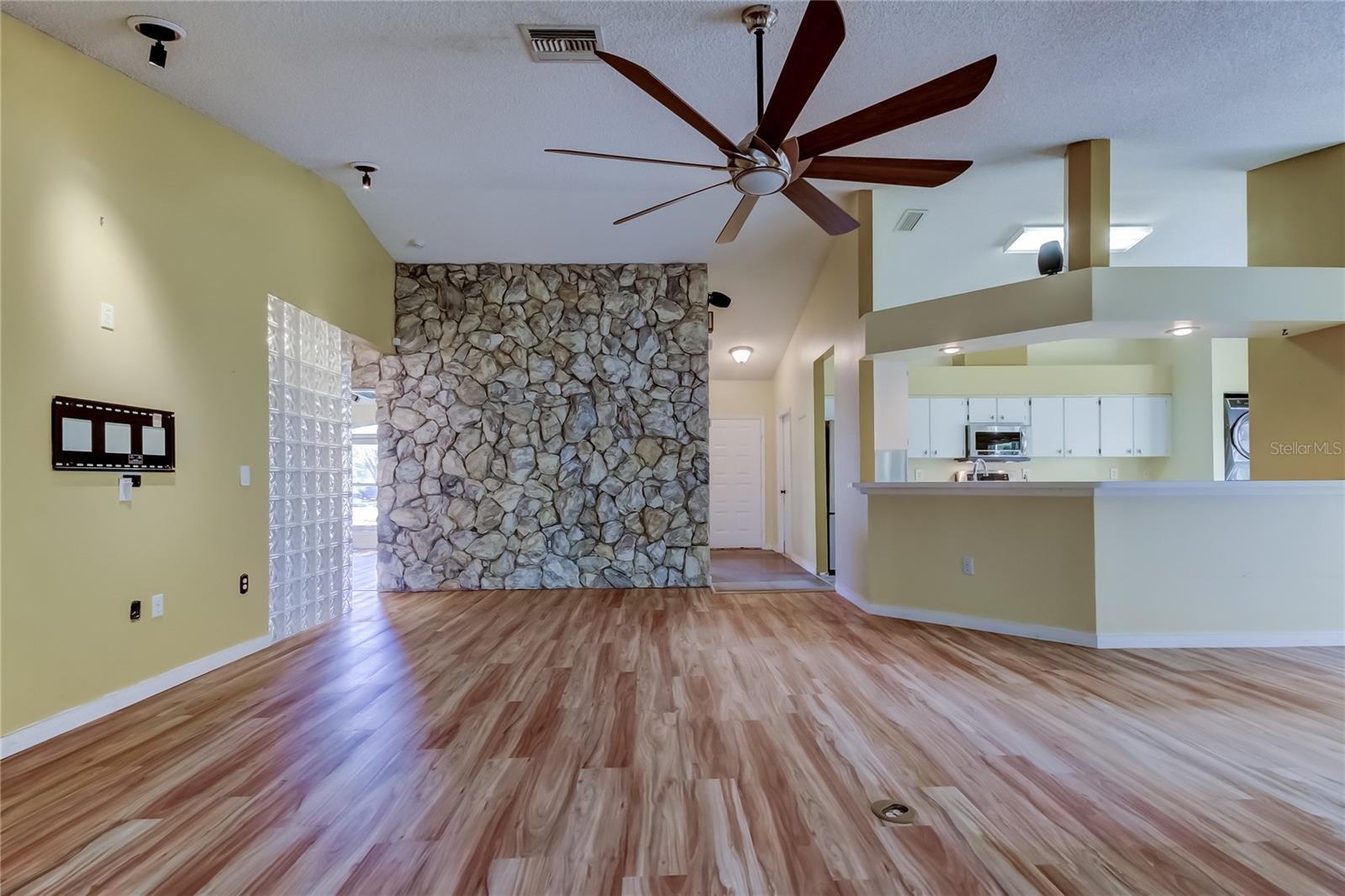 CREEKSIDE - Residential