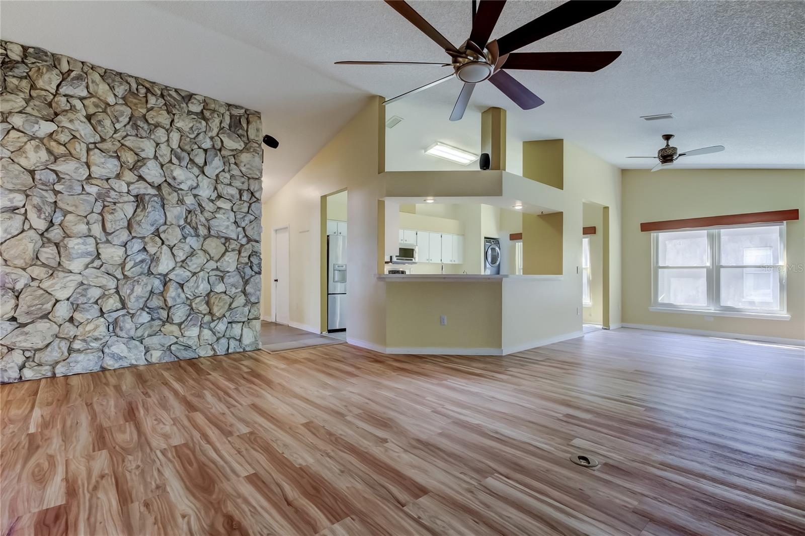 CREEKSIDE - Residential