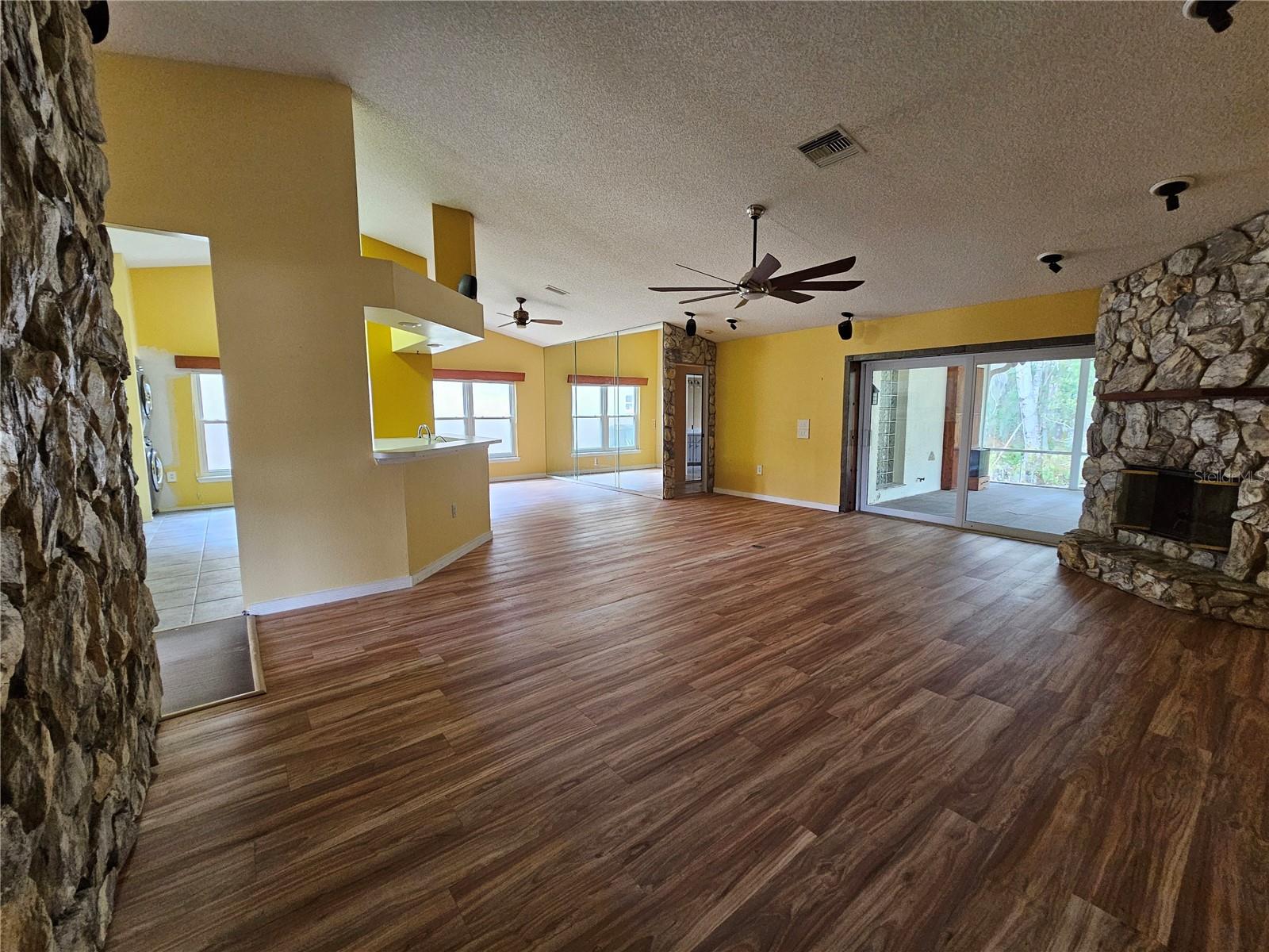 CREEKSIDE - Residential