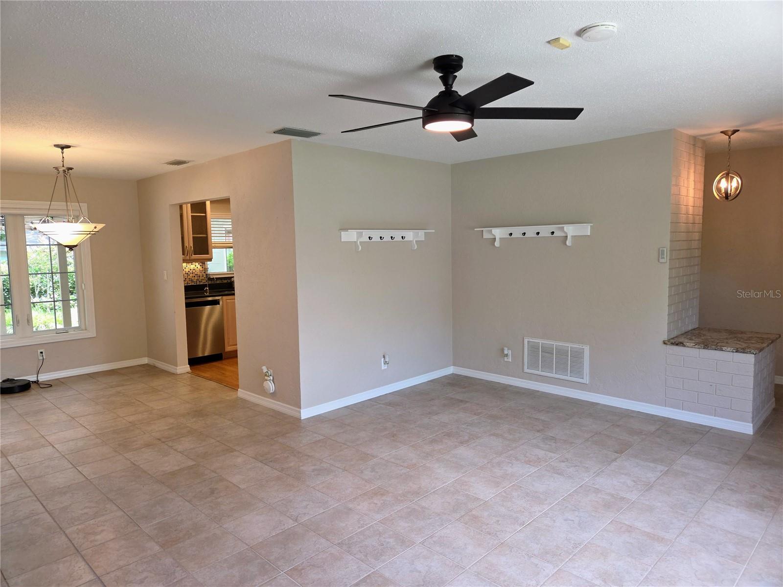 EAST RIDGE LAKE 2ND ADD - Residential Lease