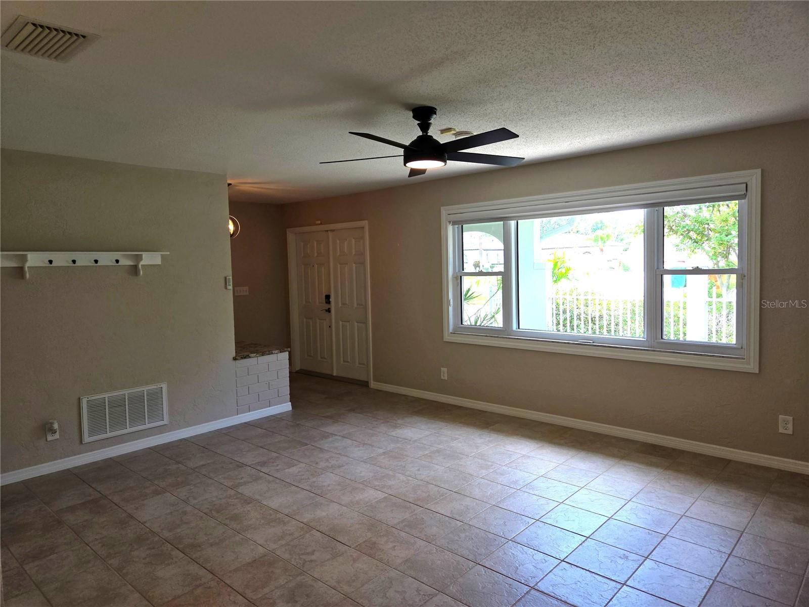 EAST RIDGE LAKE 2ND ADD - Residential Lease