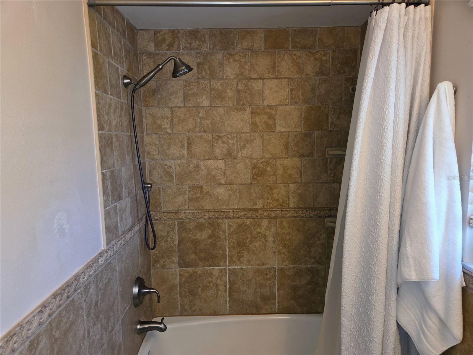 EAST RIDGE LAKE 2ND ADD - Residential Lease