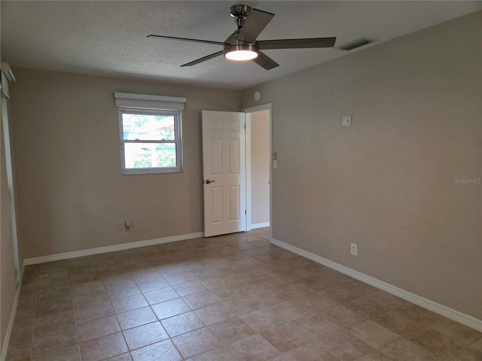EAST RIDGE LAKE 2ND ADD - Residential Lease