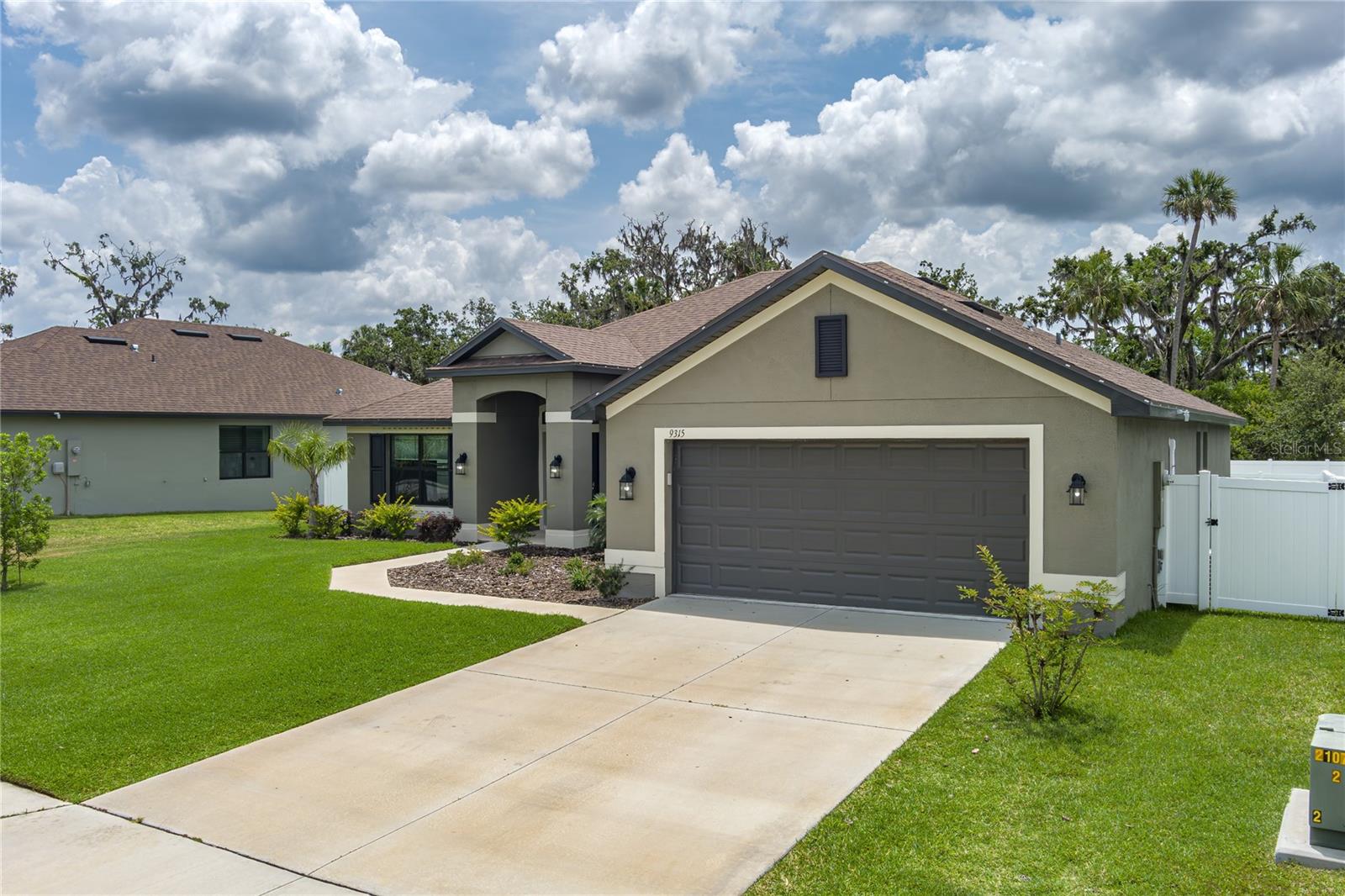 GRAND OAK PRESERVE FKA THE PONDS - Residential