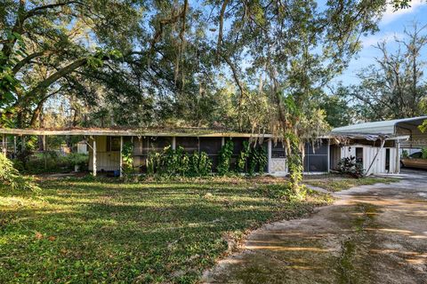 A home in LAKELAND