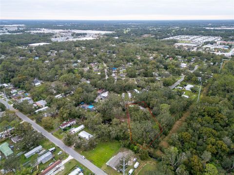 A home in LAKELAND