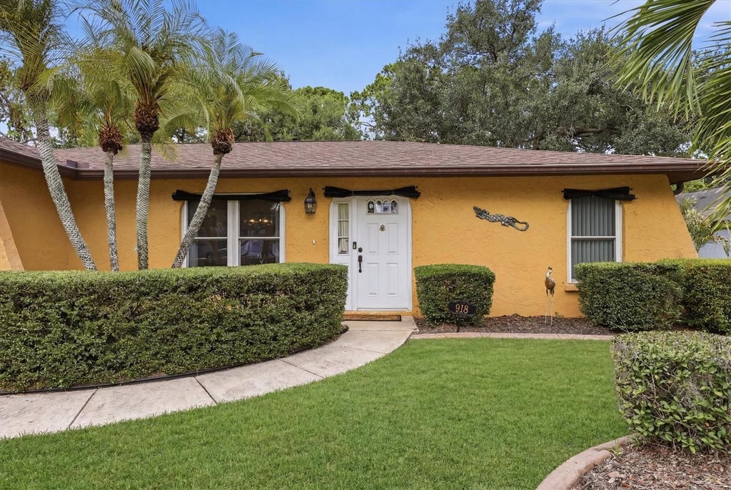 Photo of 918 Ell Way, Sarasota, FL 34243 (MLS # A4699589)