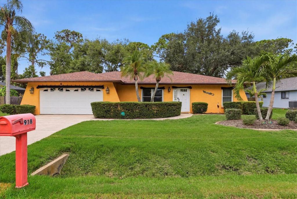 Photo of 918 Ell Way, Sarasota, FL 34243 (MLS # A4699589)