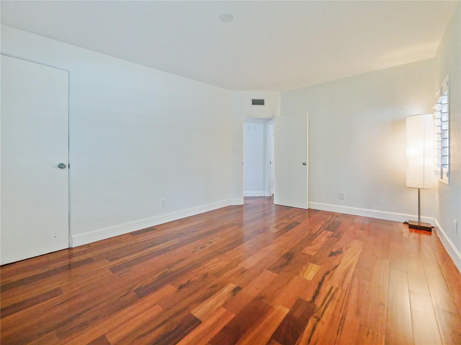 LAKE FOREST PARK - Residential