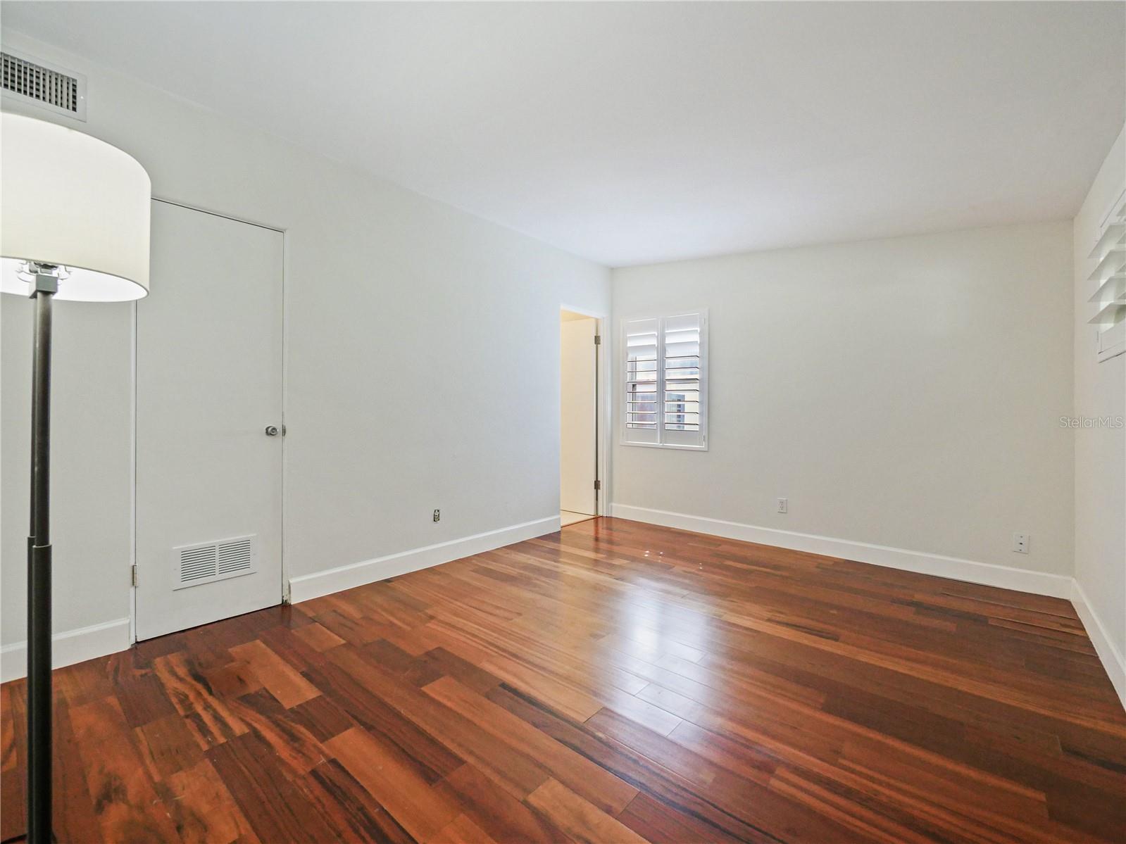 LAKE FOREST PARK - Residential