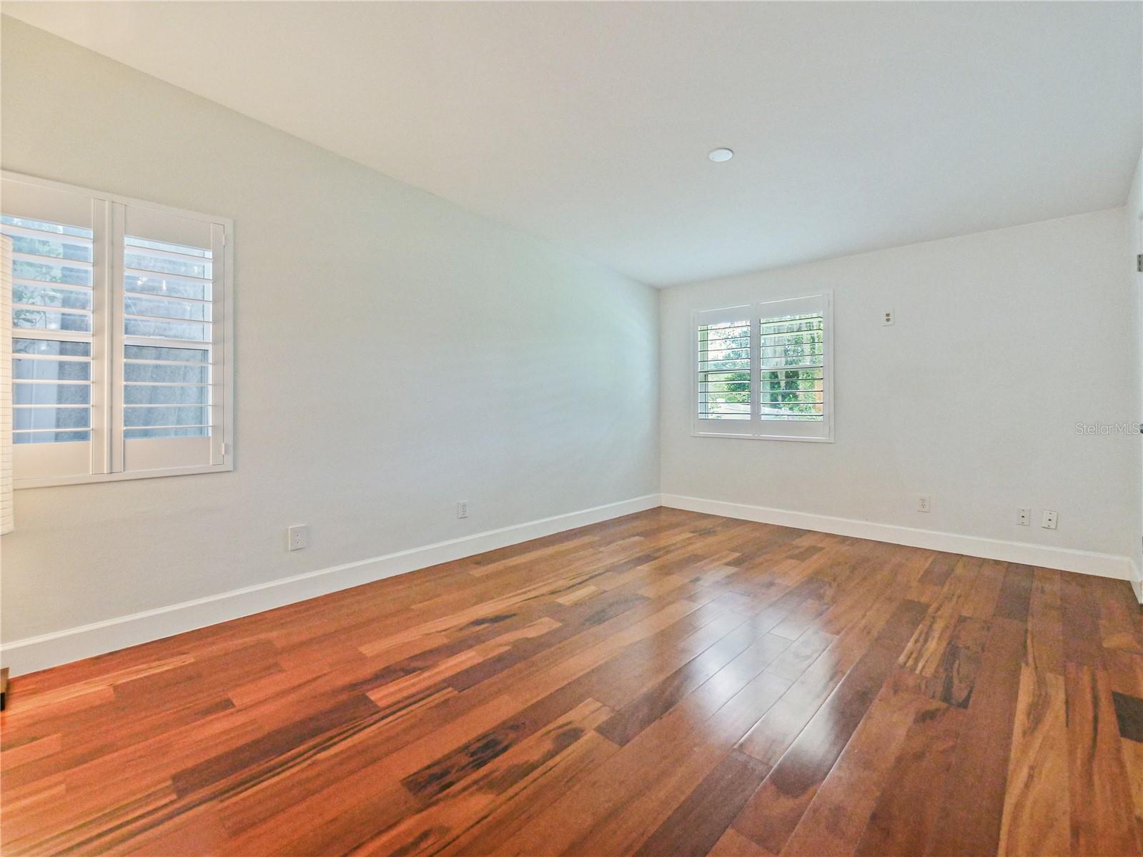 LAKE FOREST PARK - Residential