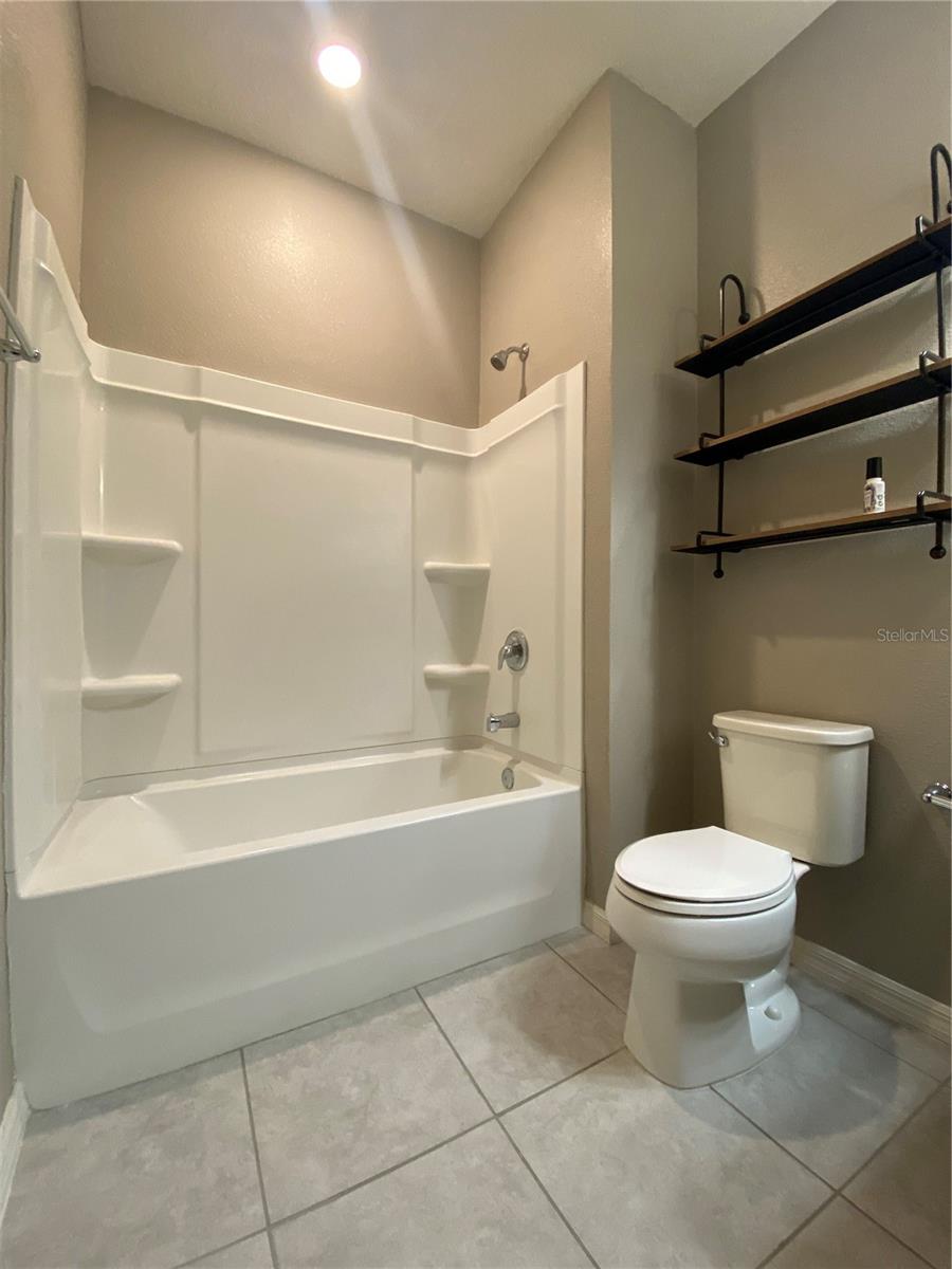 WEST LAKE RESERVE - Residential Lease