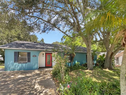 A home in WINTER HAVEN