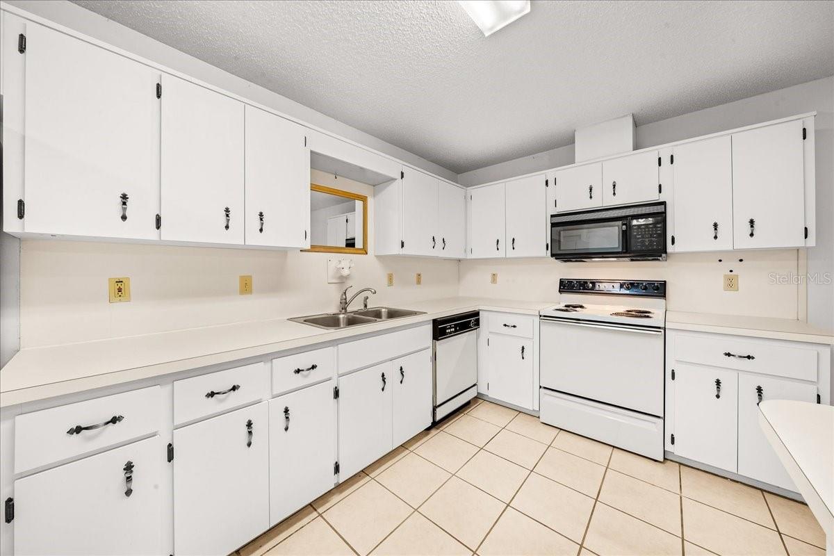 ON TOP OF THE WORLD - Residential