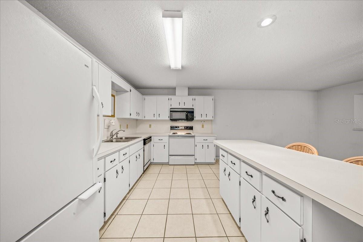 ON TOP OF THE WORLD - Residential