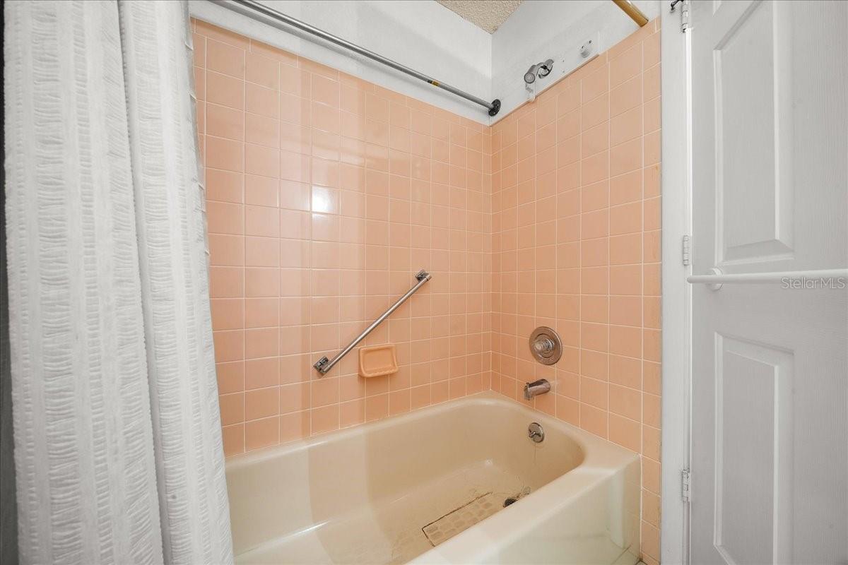 ON TOP OF THE WORLD - Residential