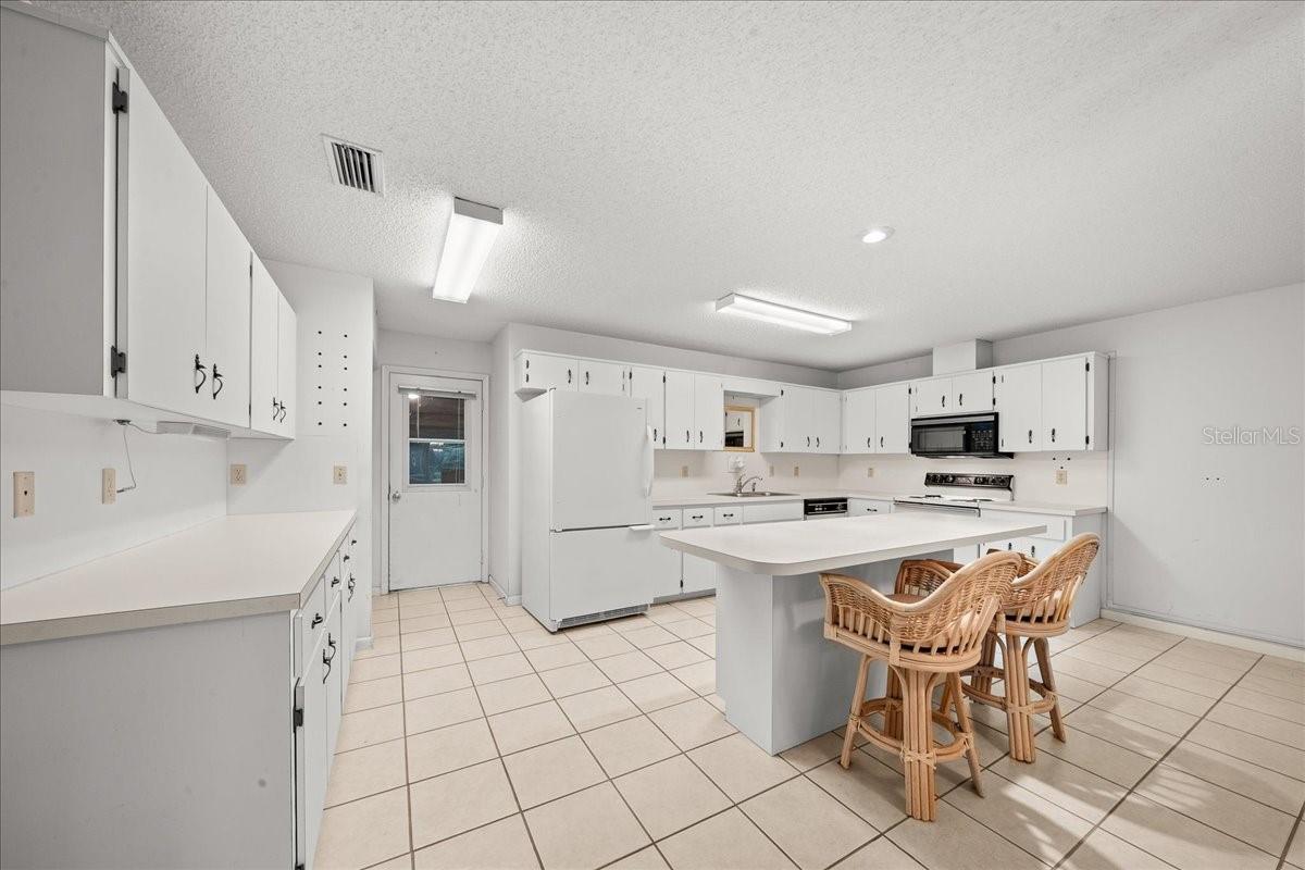 ON TOP OF THE WORLD - Residential