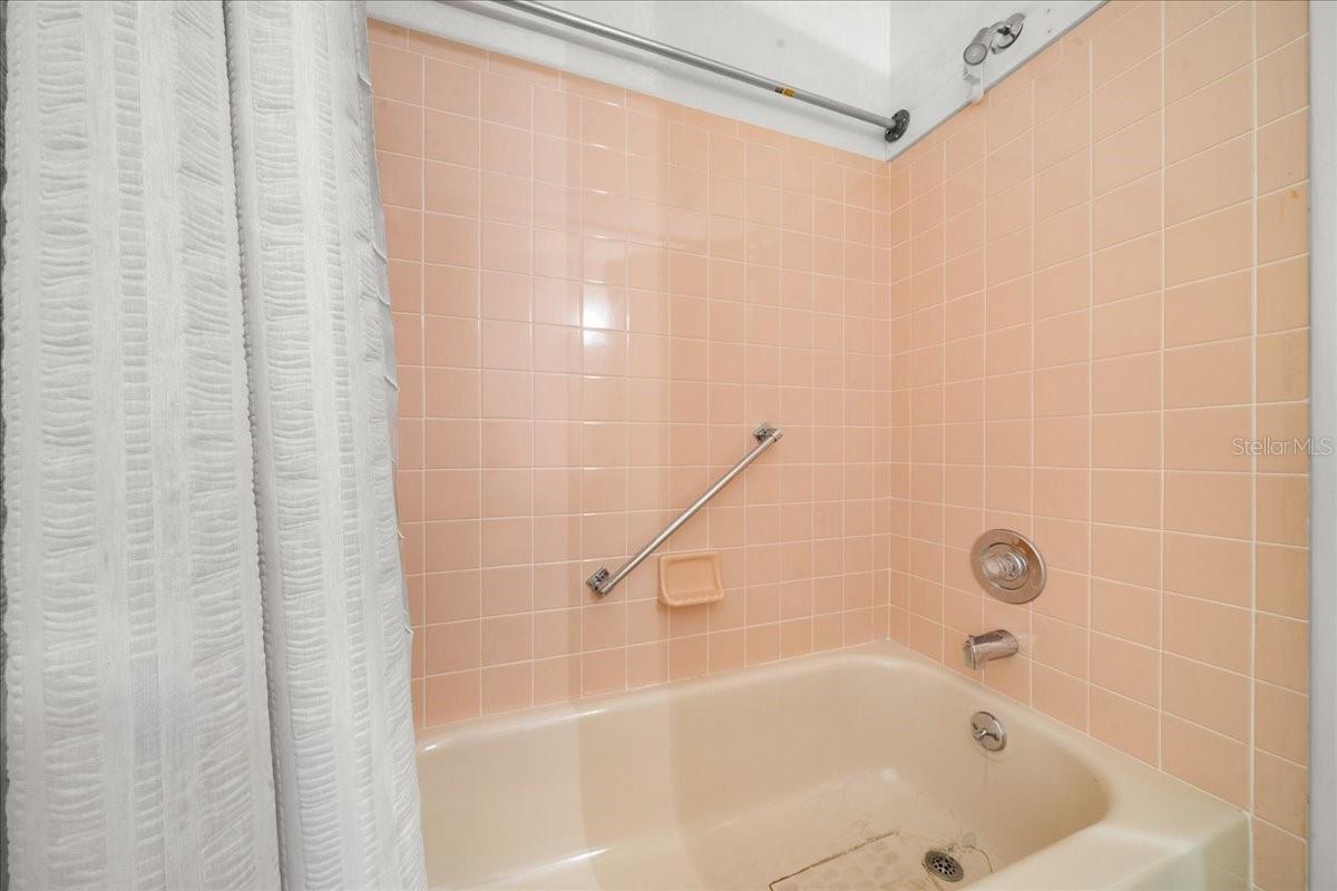 ON TOP OF THE WORLD - Residential