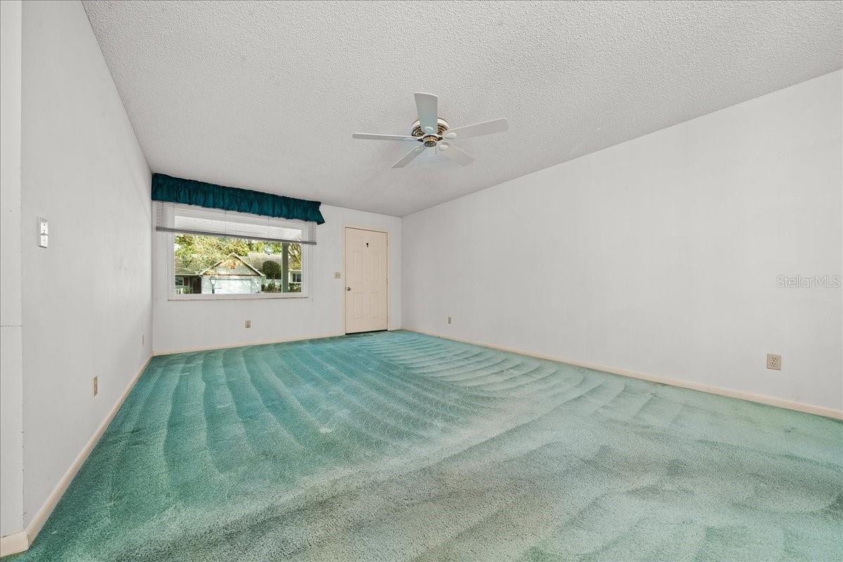 ON TOP OF THE WORLD - Residential