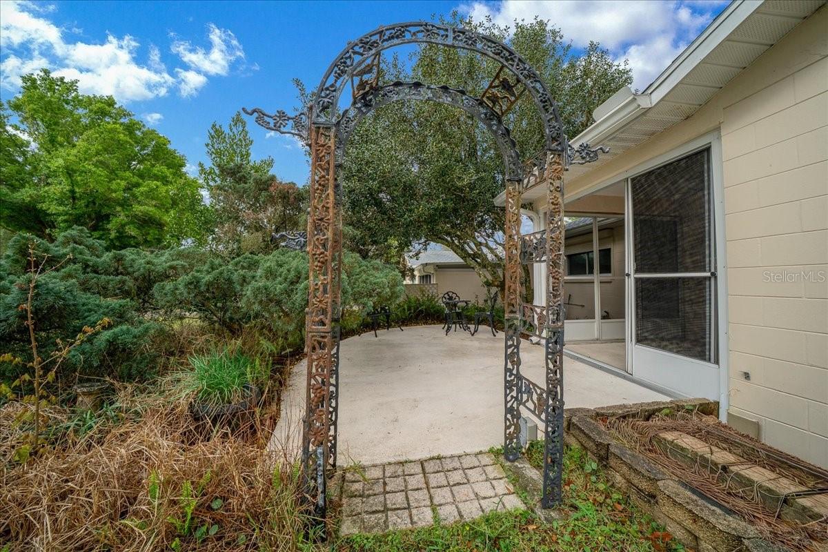 ON TOP OF THE WORLD - Residential