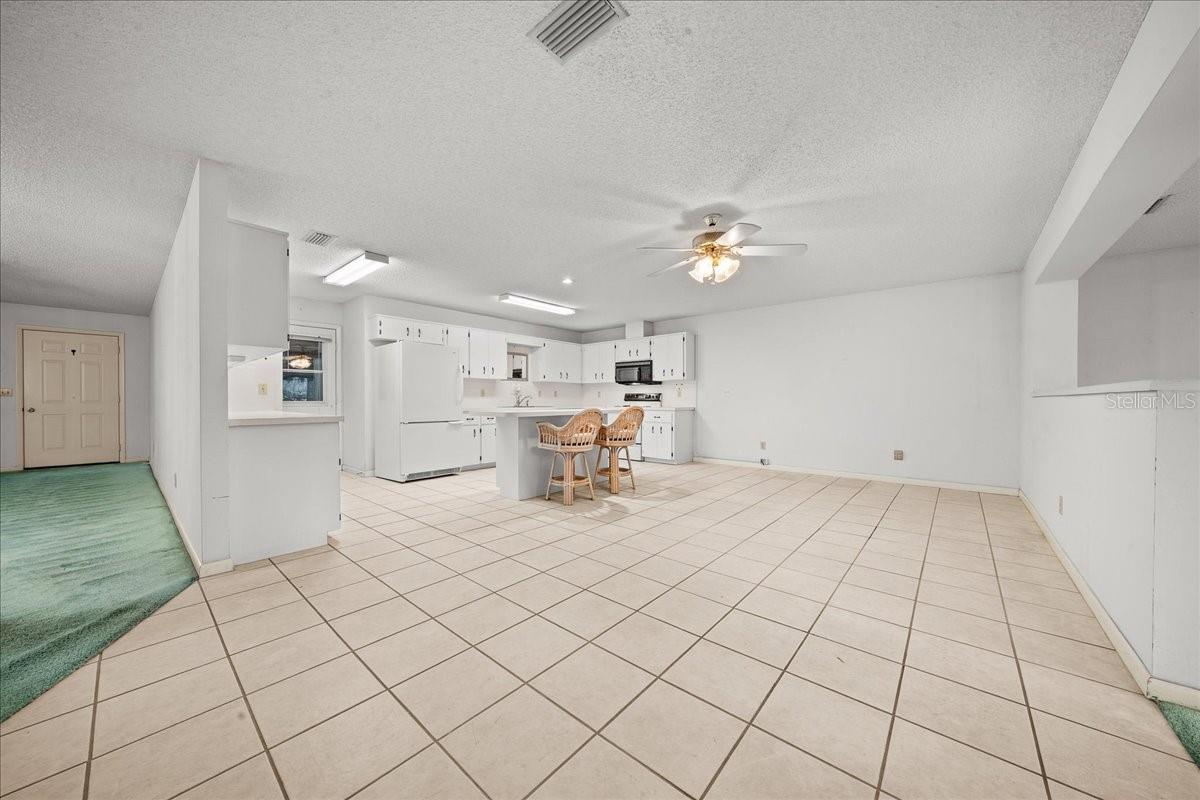 ON TOP OF THE WORLD - Residential