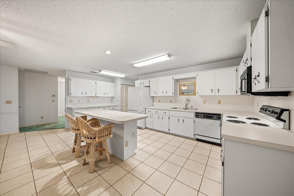 ON TOP OF THE WORLD - Residential