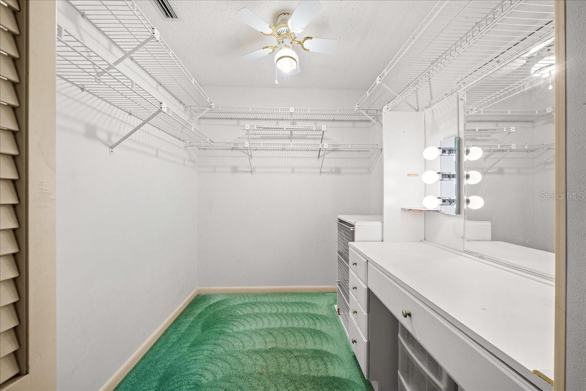 ON TOP OF THE WORLD - Residential