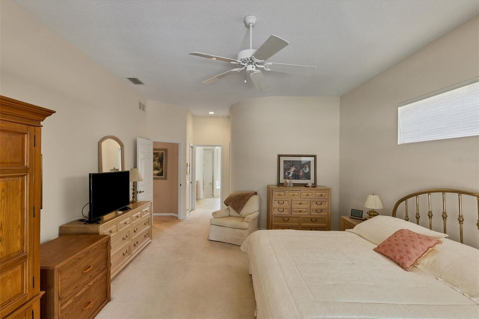 PELICAN POINTE GOLF & COUNTRY CLUB - Residential