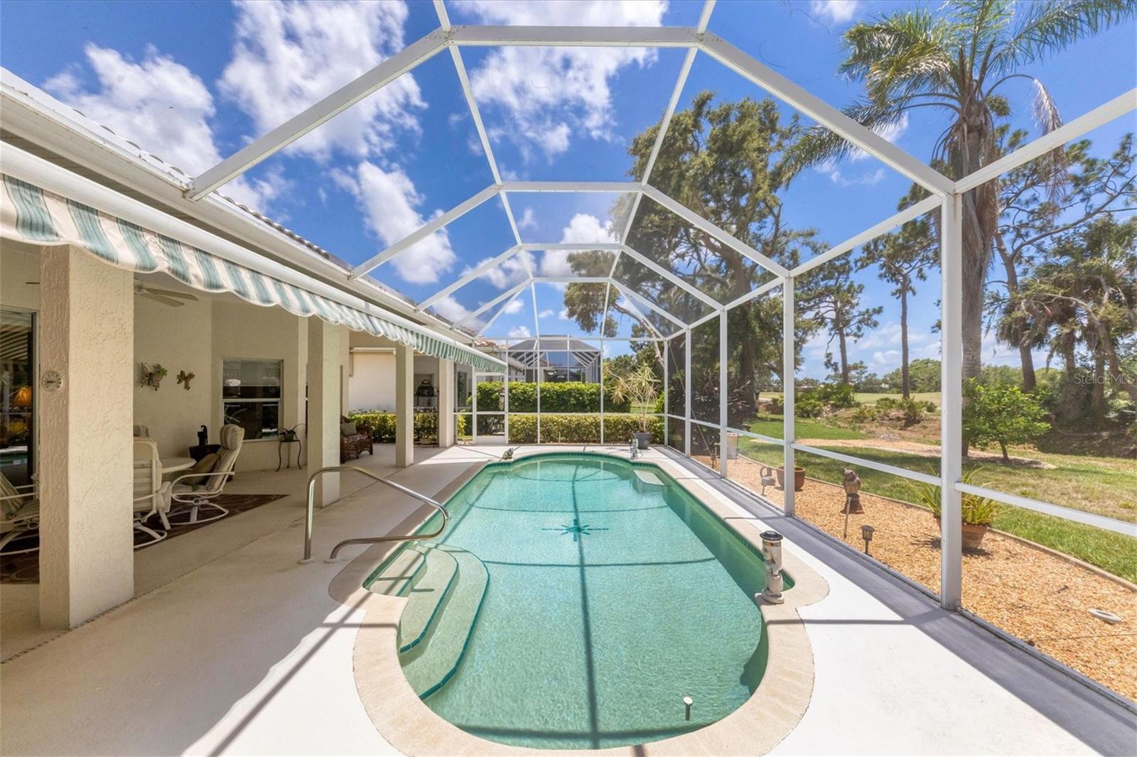 PELICAN POINTE GOLF & COUNTRY CLUB - Residential