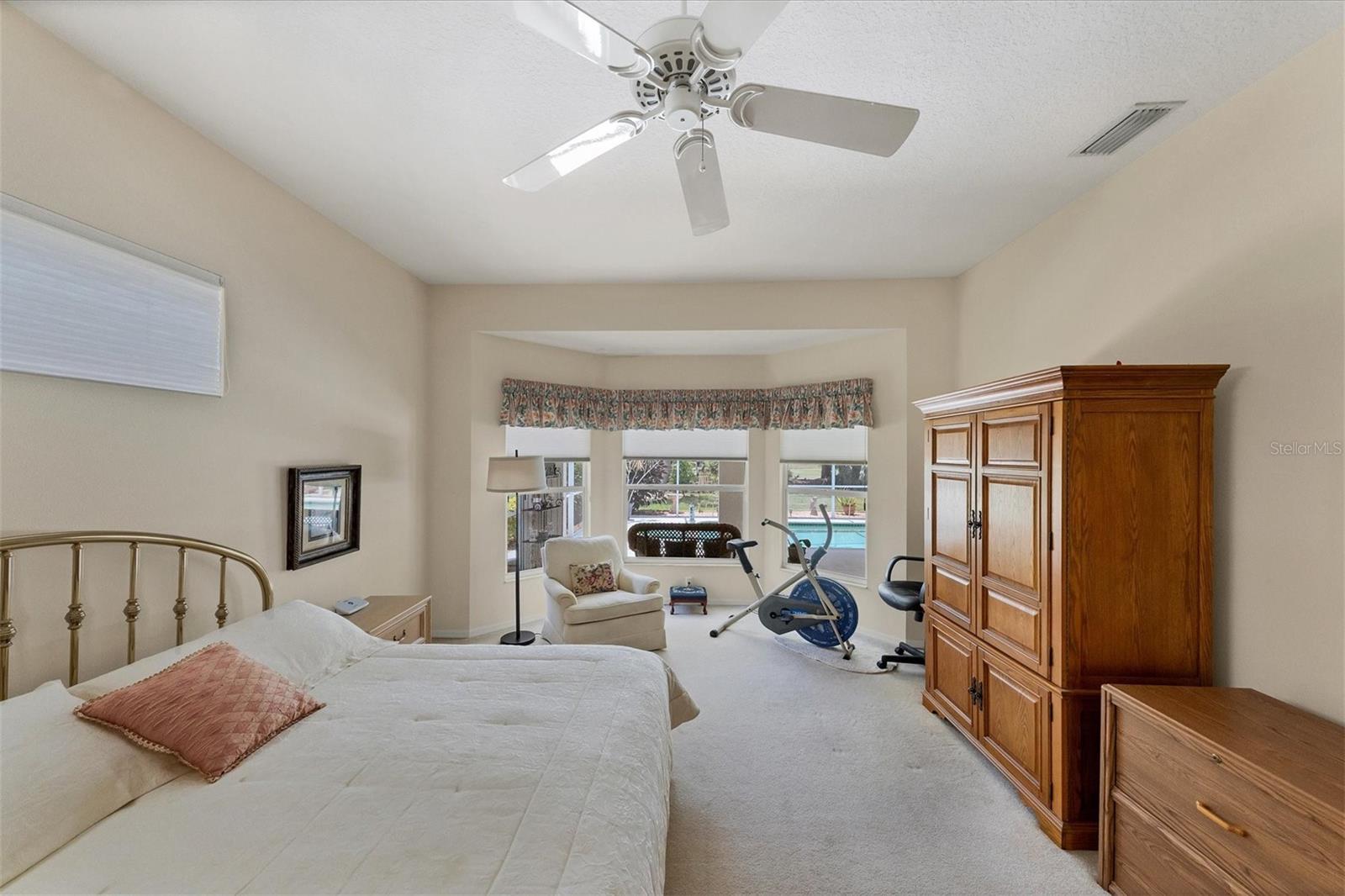 PELICAN POINTE GOLF & COUNTRY CLUB - Residential