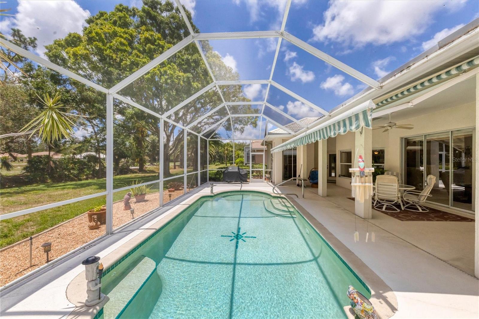PELICAN POINTE GOLF & COUNTRY CLUB - Residential