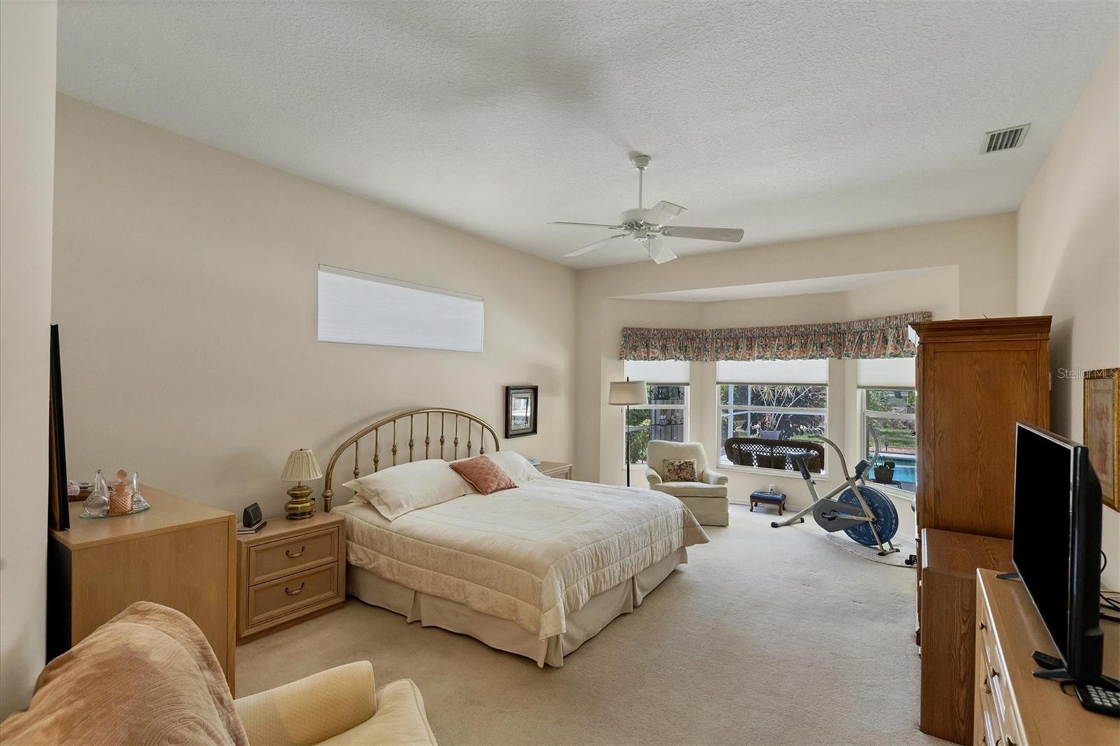 PELICAN POINTE GOLF & COUNTRY CLUB - Residential