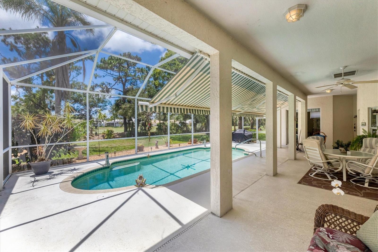 PELICAN POINTE GOLF & COUNTRY CLUB - Residential