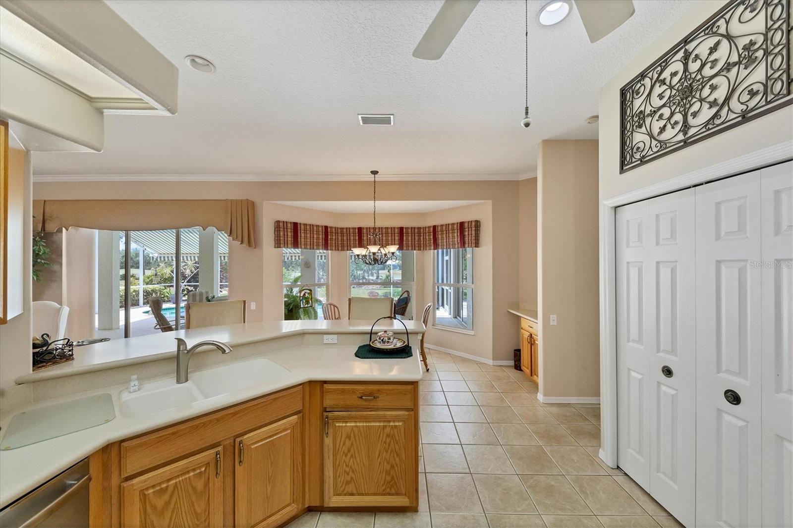 PELICAN POINTE GOLF & COUNTRY CLUB - Residential