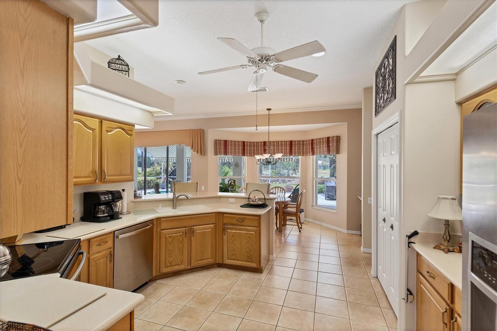 PELICAN POINTE GOLF & COUNTRY CLUB - Residential