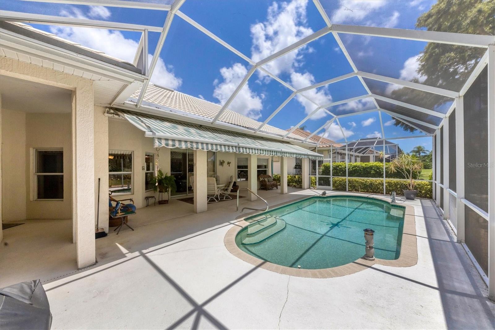 PELICAN POINTE GOLF & COUNTRY CLUB - Residential
