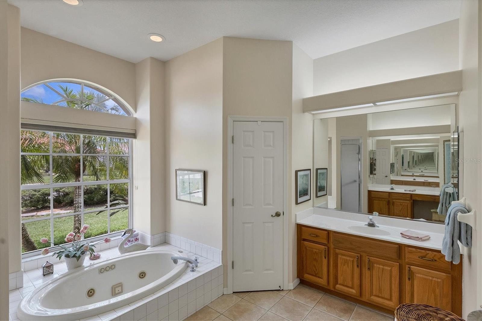 PELICAN POINTE GOLF & COUNTRY CLUB - Residential
