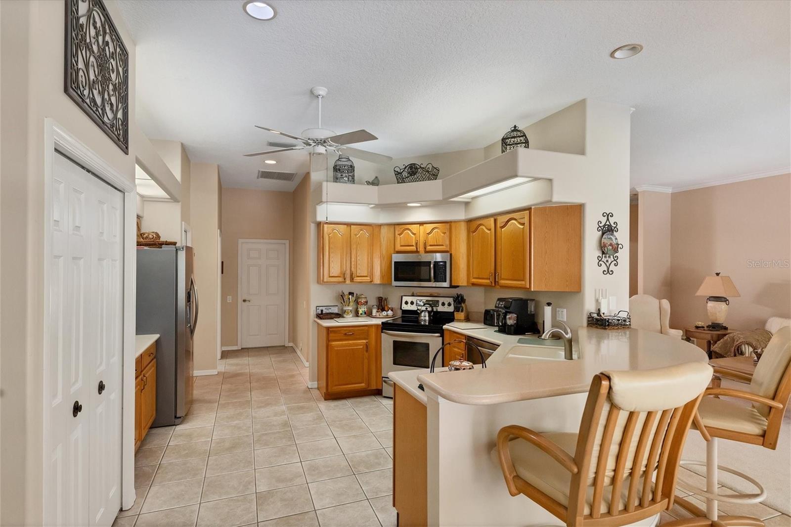 PELICAN POINTE GOLF & COUNTRY CLUB - Residential