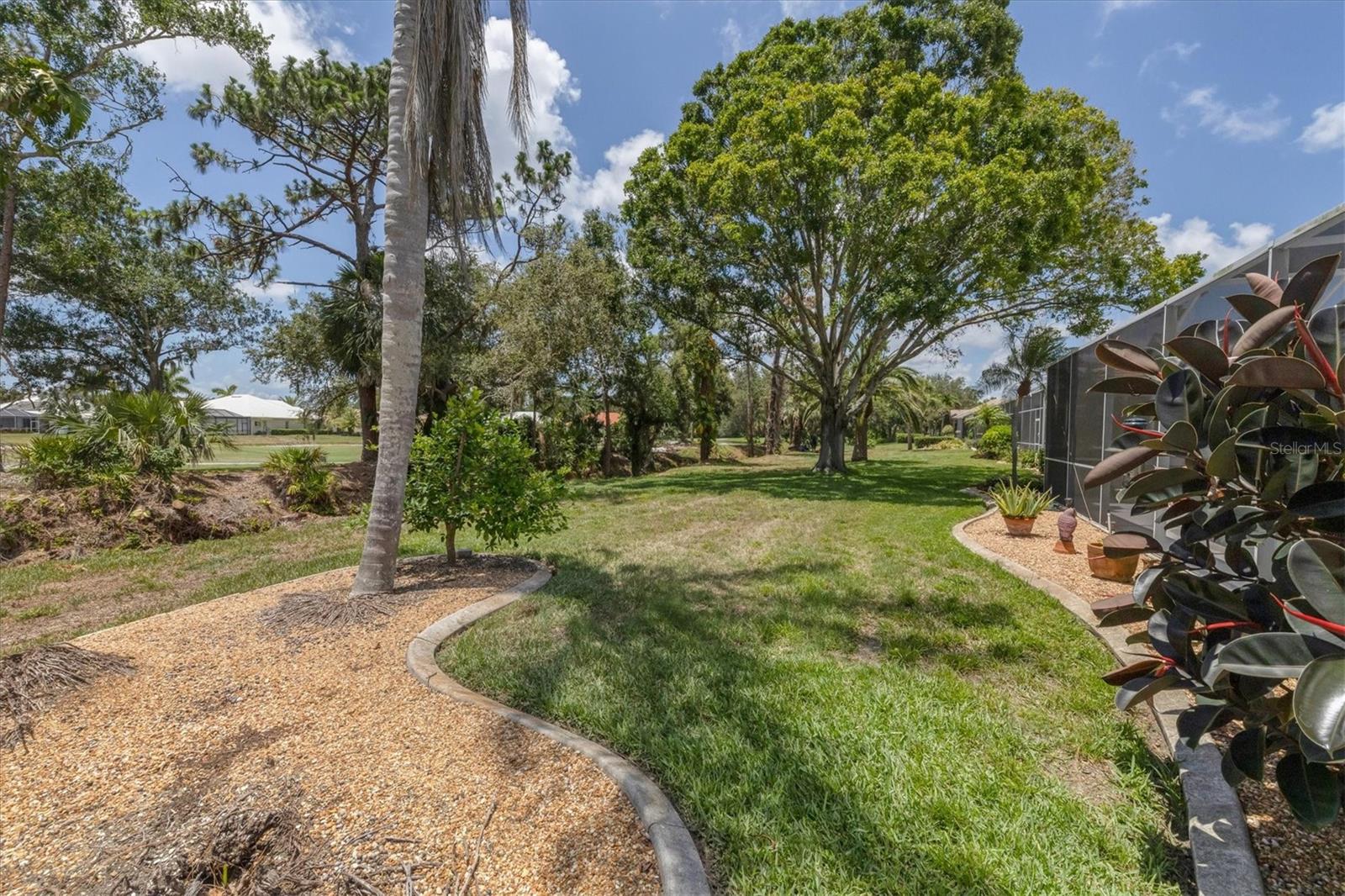 PELICAN POINTE GOLF & COUNTRY CLUB - Residential