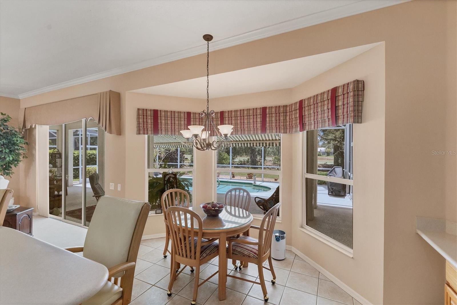 PELICAN POINTE GOLF & COUNTRY CLUB - Residential