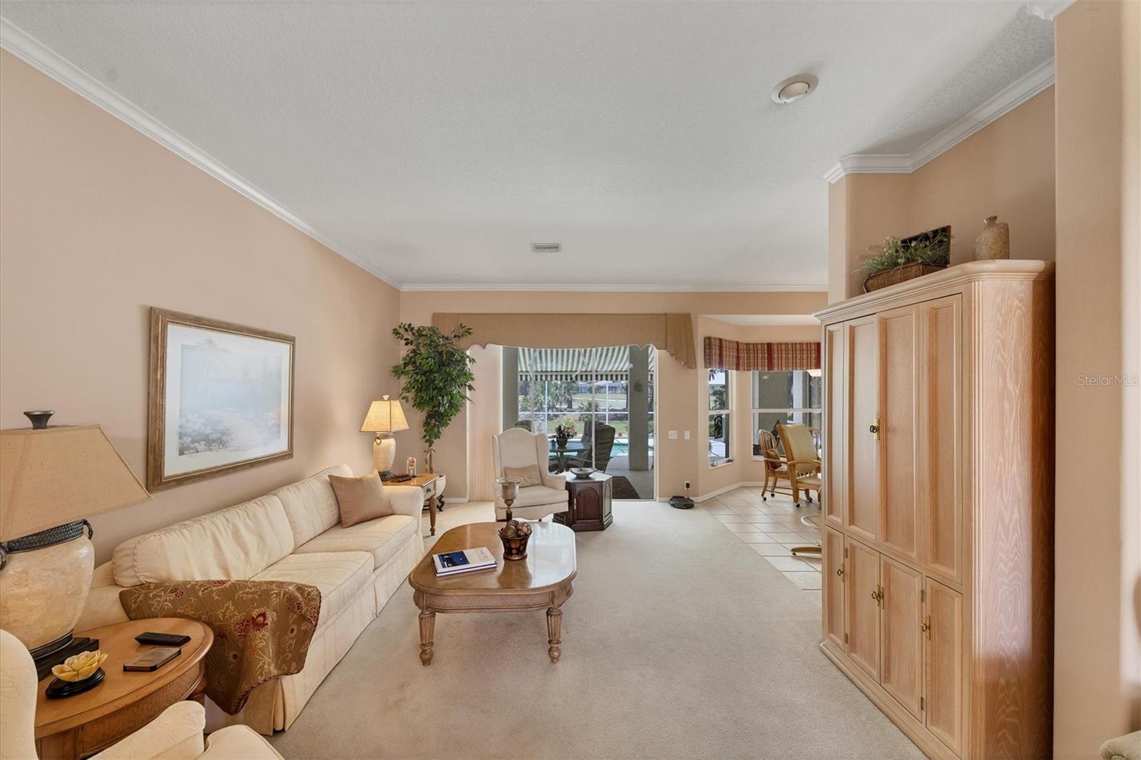 PELICAN POINTE GOLF & COUNTRY CLUB - Residential