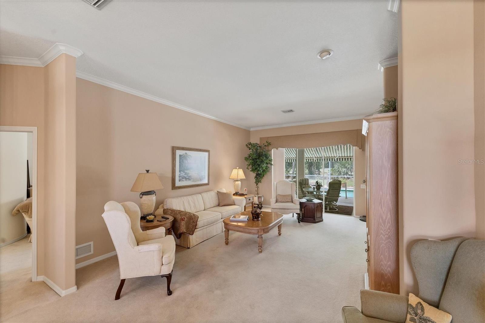 PELICAN POINTE GOLF & COUNTRY CLUB - Residential