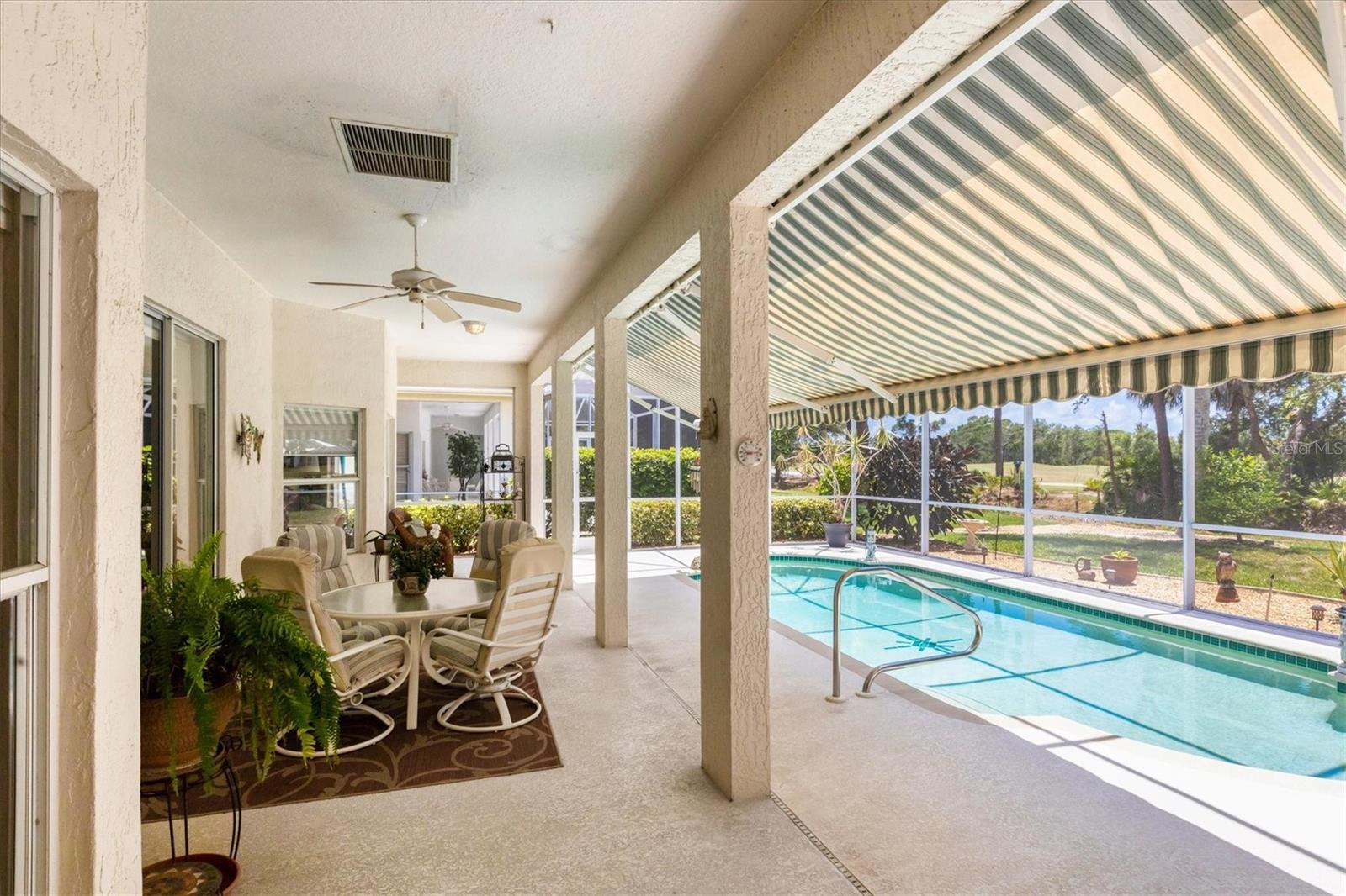 PELICAN POINTE GOLF & COUNTRY CLUB - Residential
