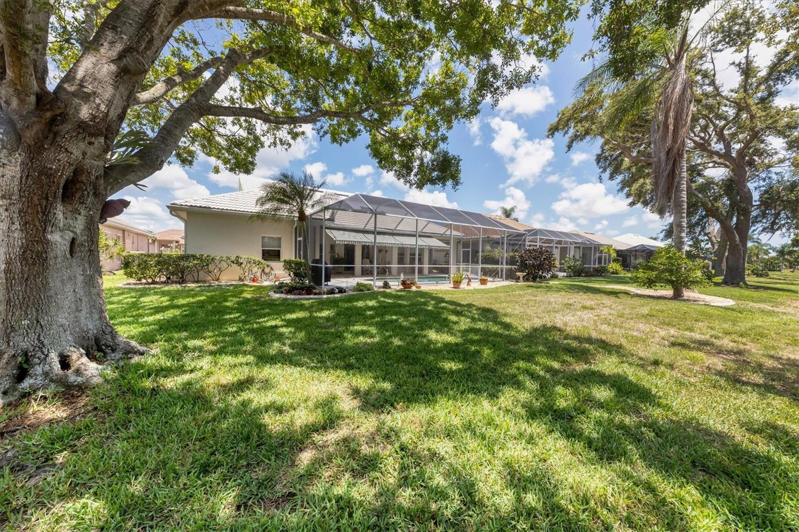 PELICAN POINTE GOLF & COUNTRY CLUB - Residential