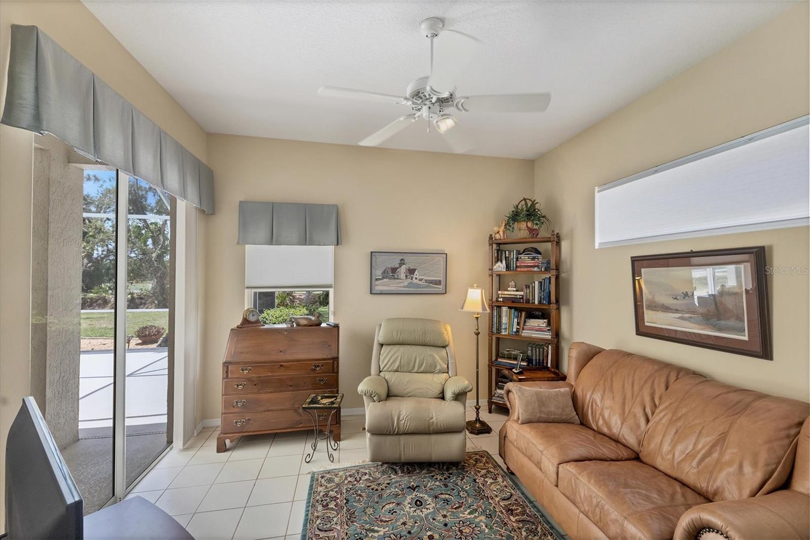 PELICAN POINTE GOLF & COUNTRY CLUB - Residential