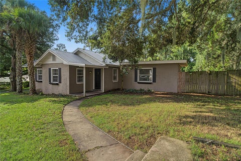 Photo of 205 E Fountain Street, Fruitland Park, FL 34731 (MLS # O6429783)