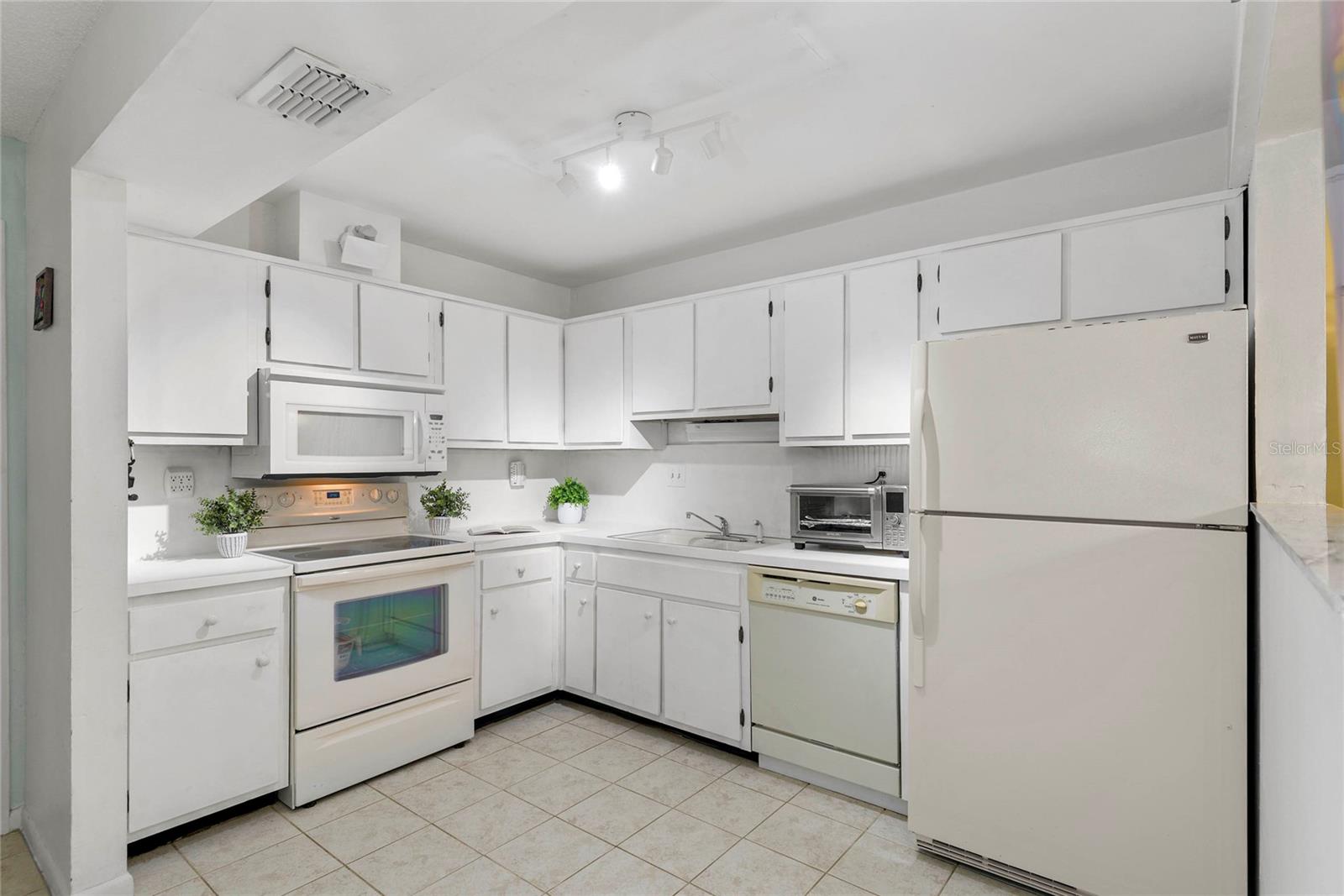 PARK LAKE VILLAS CONDO - Residential
