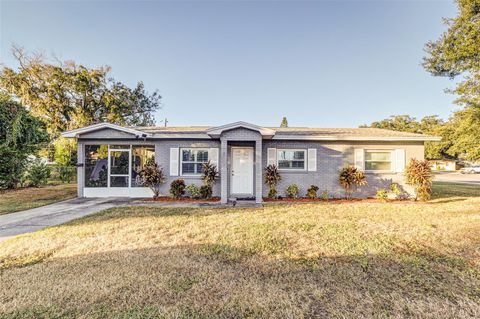 Photo of 1526 E Edgewood Drive, Lakeland, FL 33803 (MLS # L4957299)