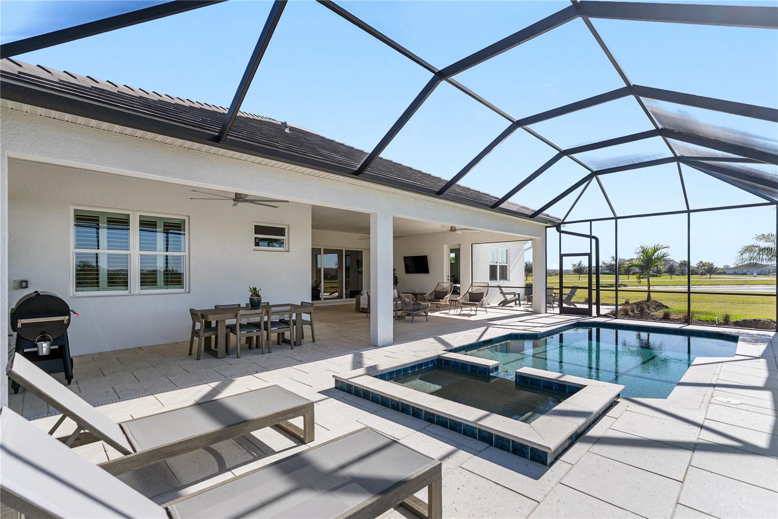 HAMPTON LAKES - Residential