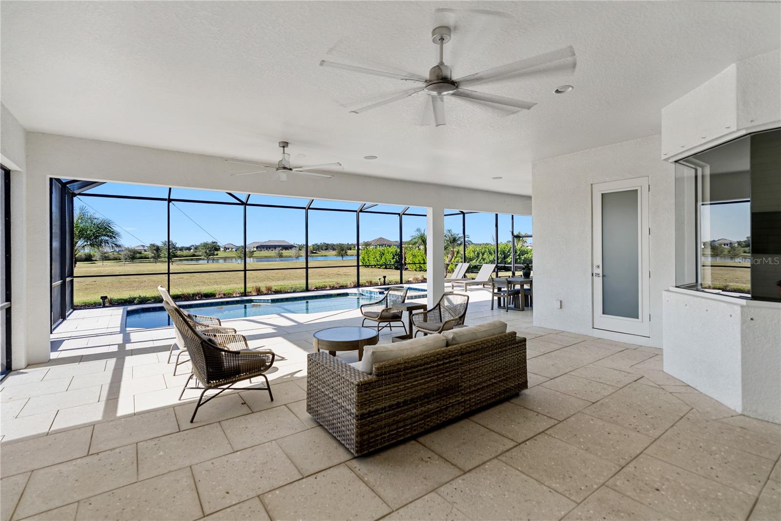 HAMPTON LAKES - Residential